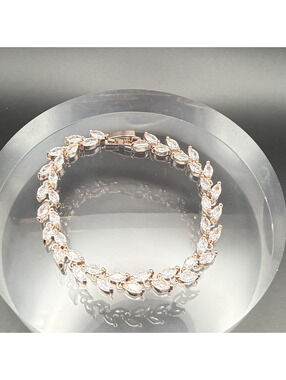 candy+clover Laurel Wreath Clear Crystal Rose Gold Tone Bracelet 7 inch